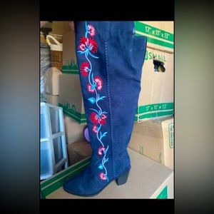 Carlos Santana boots brand new.